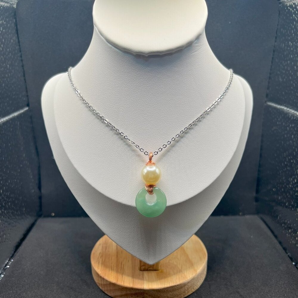 Green Jade chain necklace with pearl bead